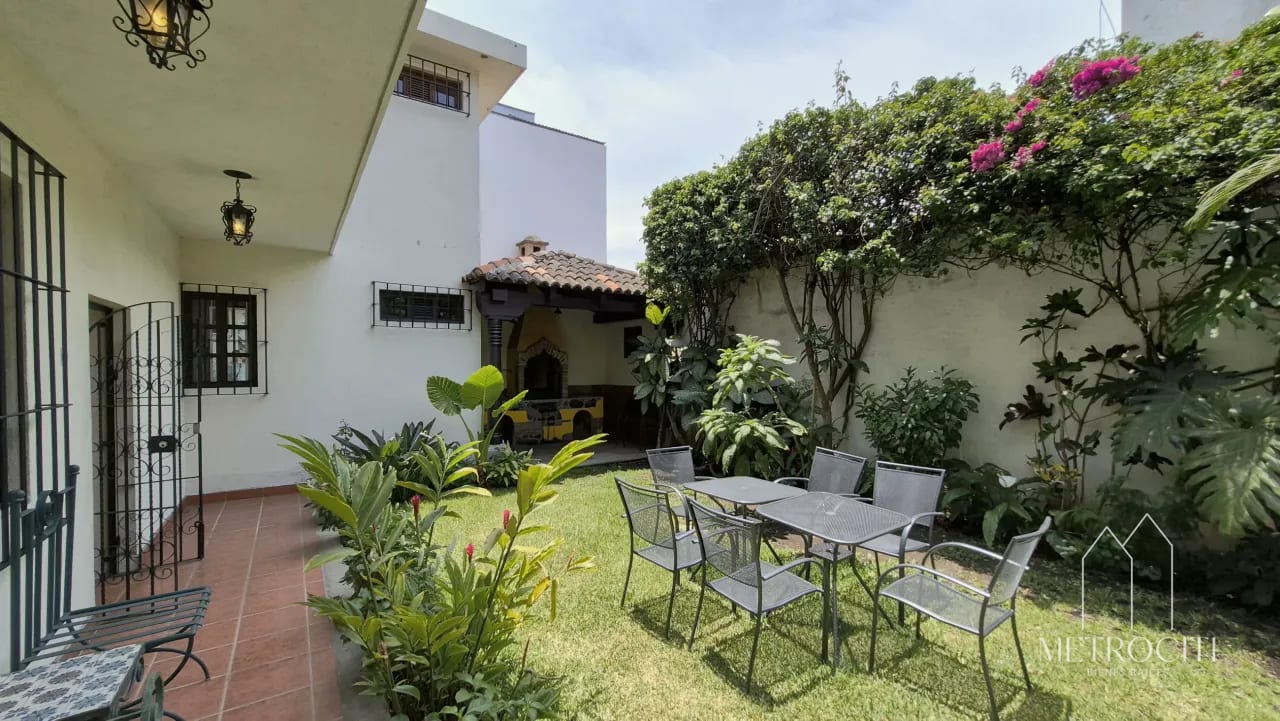 Se renta amplia casa estilo colonial en Antigua Guatemala — Casa en Alquiler en Dentro del Casco, Antigua, Sacatepéquez — foto 3 de 17