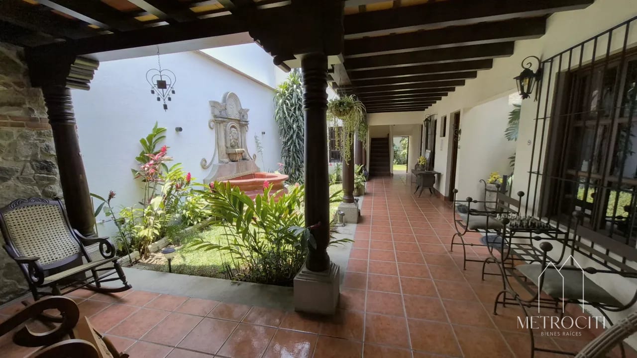 Se renta amplia casa estilo colonial en Antigua Guatemala — Casa en Alquiler en Dentro del Casco, Antigua, Sacatepéquez — foto 13 de 17