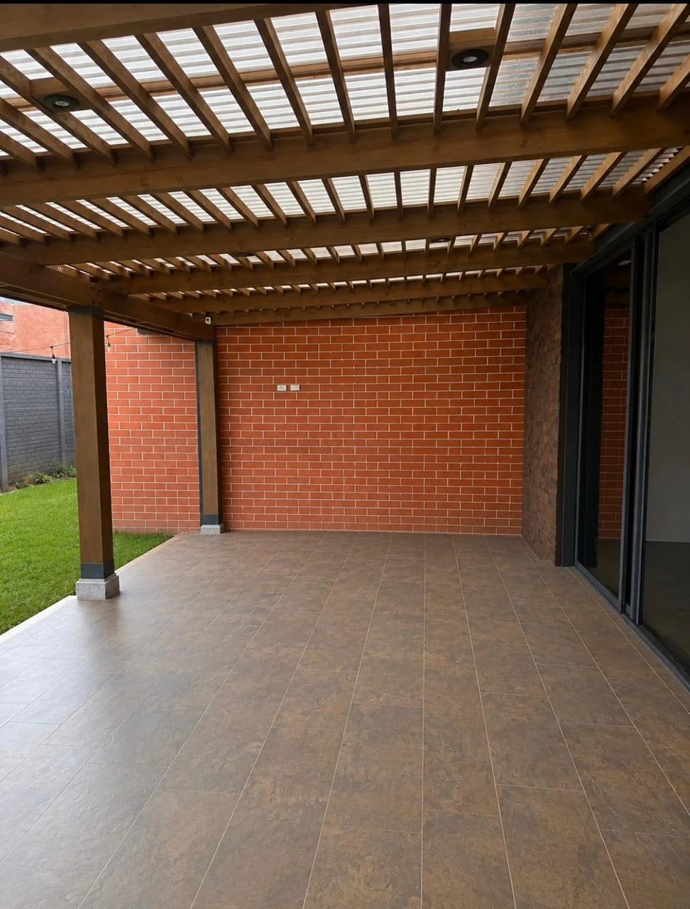 Venta Casa de un Nivel en Condado Concepción — Casa en Venta en Pradera Concepción, Carretera a El Salvador, Guatemala, Ciudad — foto 4 de 10