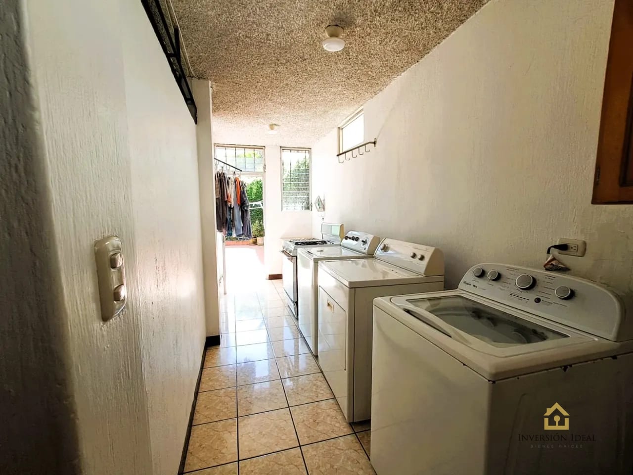 Vendo casa en zona 16 Colonia Lourdes 5 Habitaciones $545,000 — Casa en Venta en Lourdes, Zona 16, Guatemala, Ciudad — foto 11 de 17
