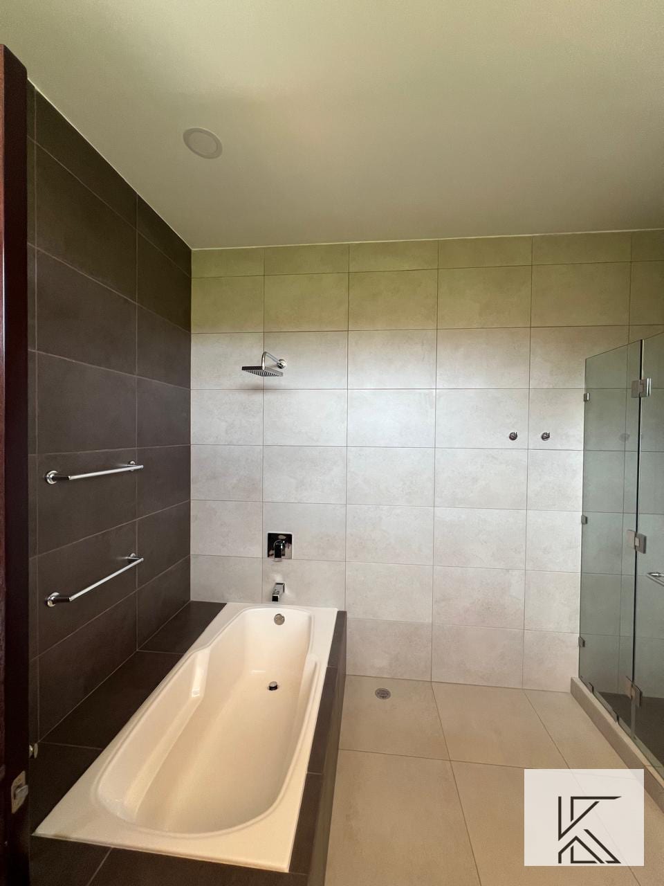 Espectacular residencia en Condominio Camelias, Km 15 Carretera a El Salvador — Casa en Alquiler en km 11-15, Carretera a El Salvador, Guatemala, Ciudad — foto 15 de 17