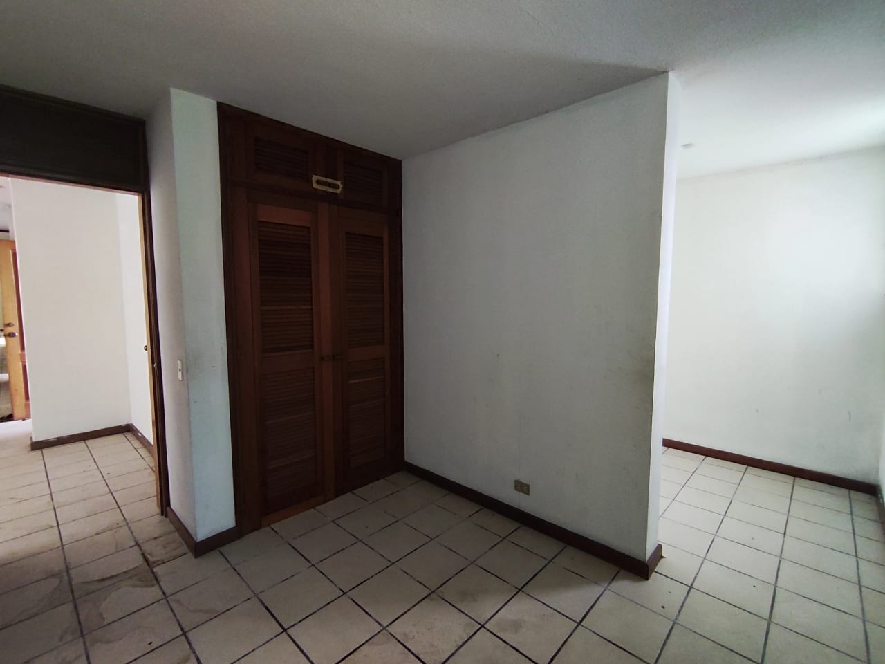 Vendo casa para remodelar en Montebello 1, Carretera a El Salvador — Casa en Venta en Santa Catarina Pinula, Guatemala, Ciudad — foto 8 de 17