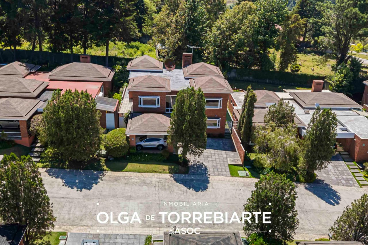 Casa en Condominio Colinas de Castel — Casa en Venta en Colinas de Castel, Carretera a El Salvador, Guatemala, Ciudad — foto 1 de 17