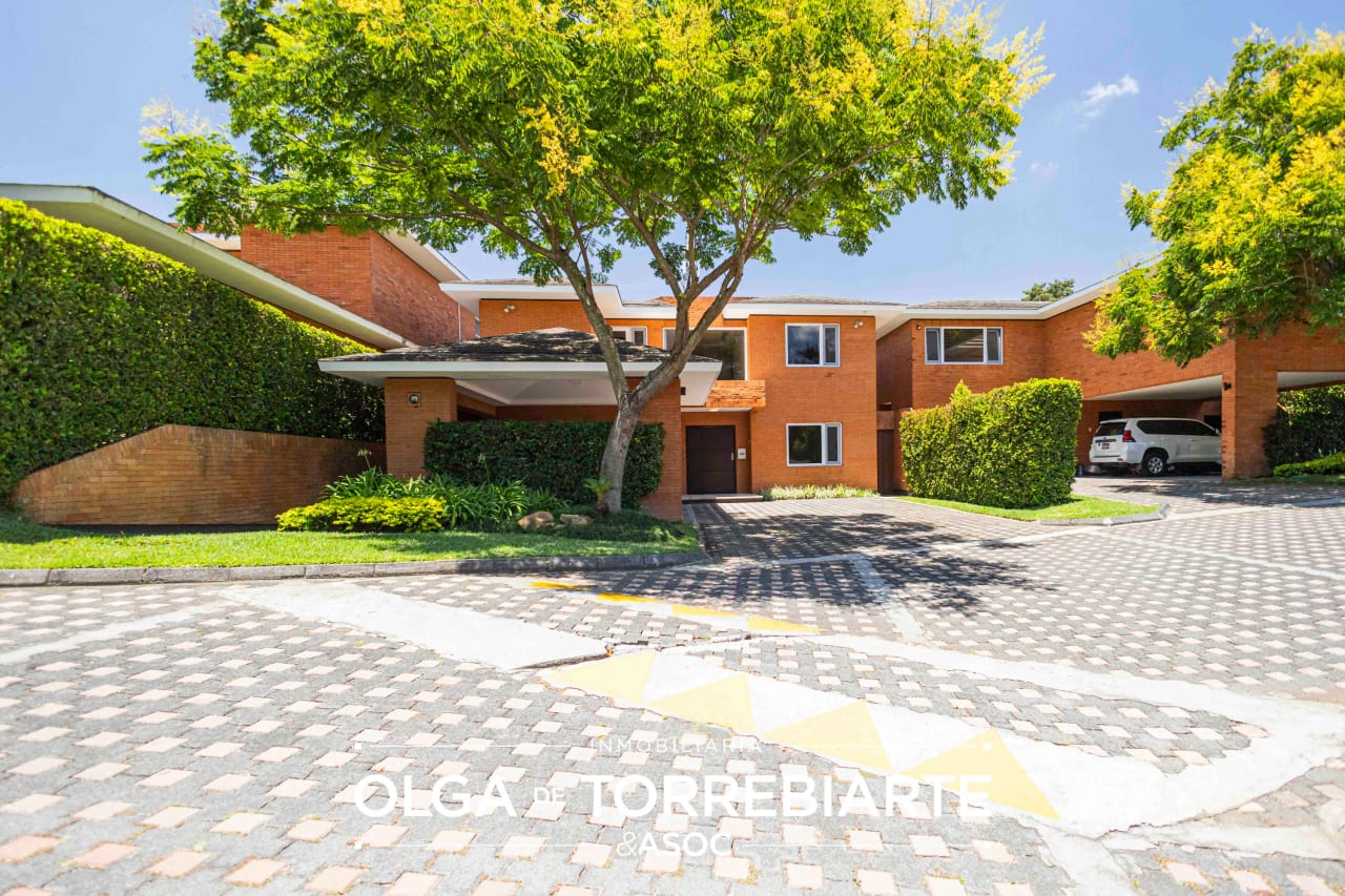 Casa en Condominio La Joya, Zona 10 — Casa en Alquiler en Zona 10, Guatemala, Ciudad — foto 1 de 17