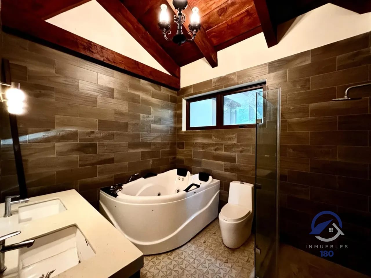 Casa en venta sobre la Carretera Interamericana, km. 33.8 — Casa en Venta en San Lucas Sacatepéquez, Sacatepéquez — foto 6 de 13
