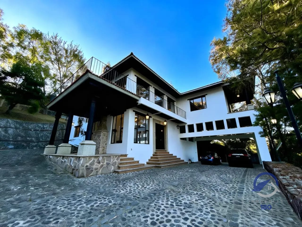 Casa en venta sobre la Carretera Interamericana, km. 33.8 — Casa en Venta en San Lucas Sacatepéquez, Sacatepéquez — foto 1 de 13