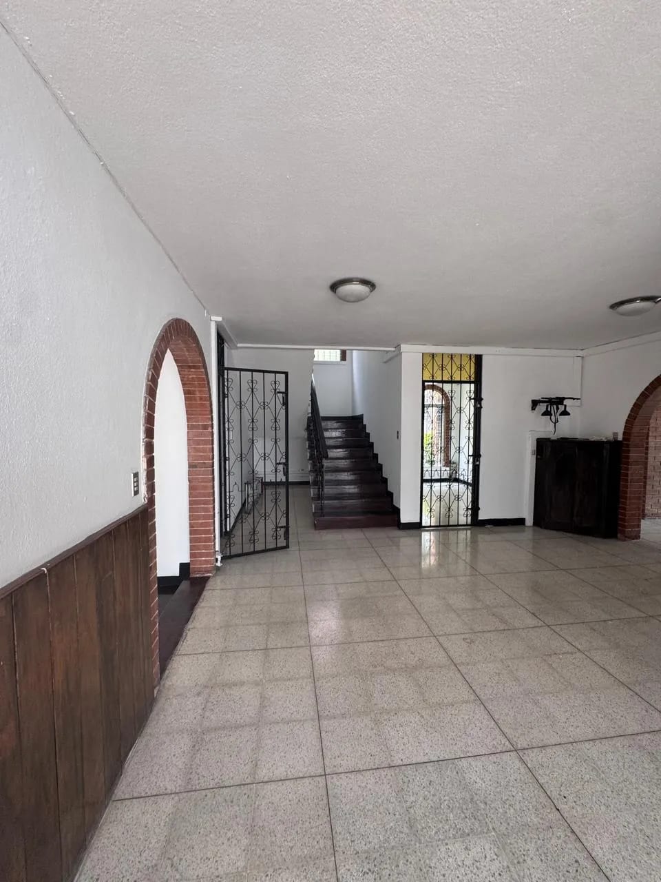 Casa en renta de equina en zona 13 en 15 avenida — Casa en Alquiler en Zona 13, Guatemala, Ciudad — foto 2 de 9
