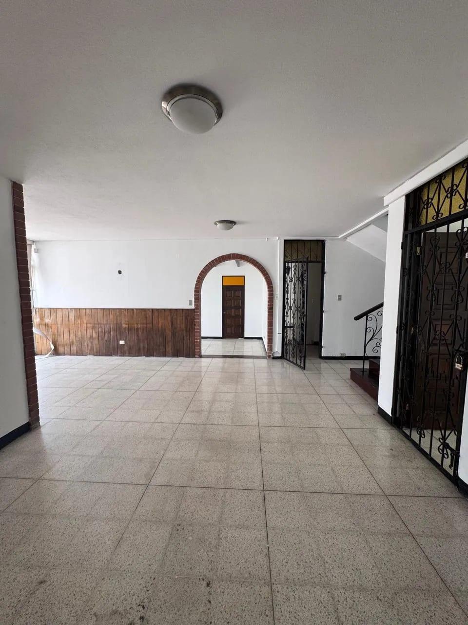 Casa en renta de equina en zona 13 en 15 avenida — Casa en Alquiler en Zona 13, Guatemala, Ciudad — foto 4 de 9