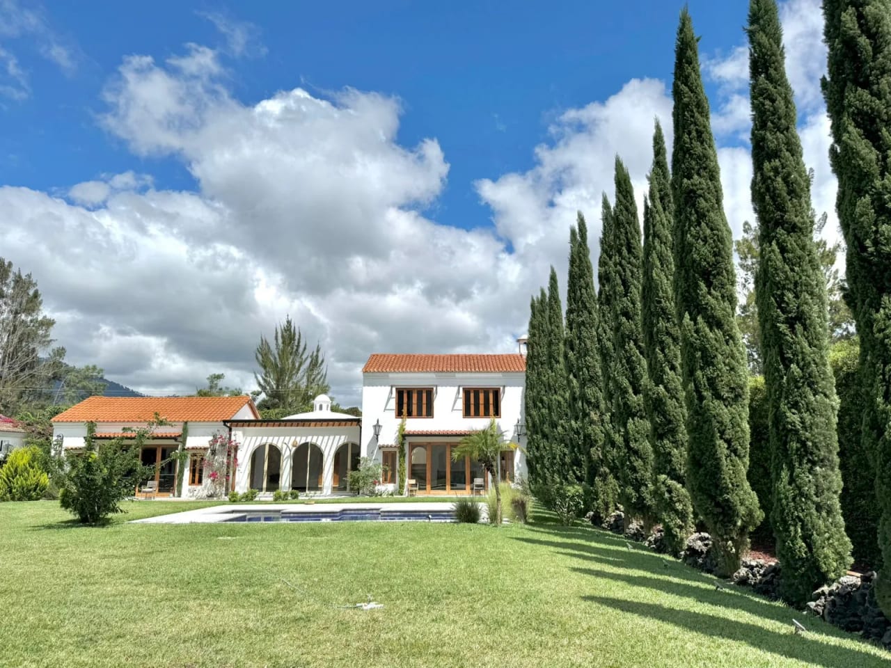 Venta de exclusiva casa en Panorama a 5 minutos de la Antigua — Casa en Venta en Antigua, Sacatepéquez — foto 2 de 17