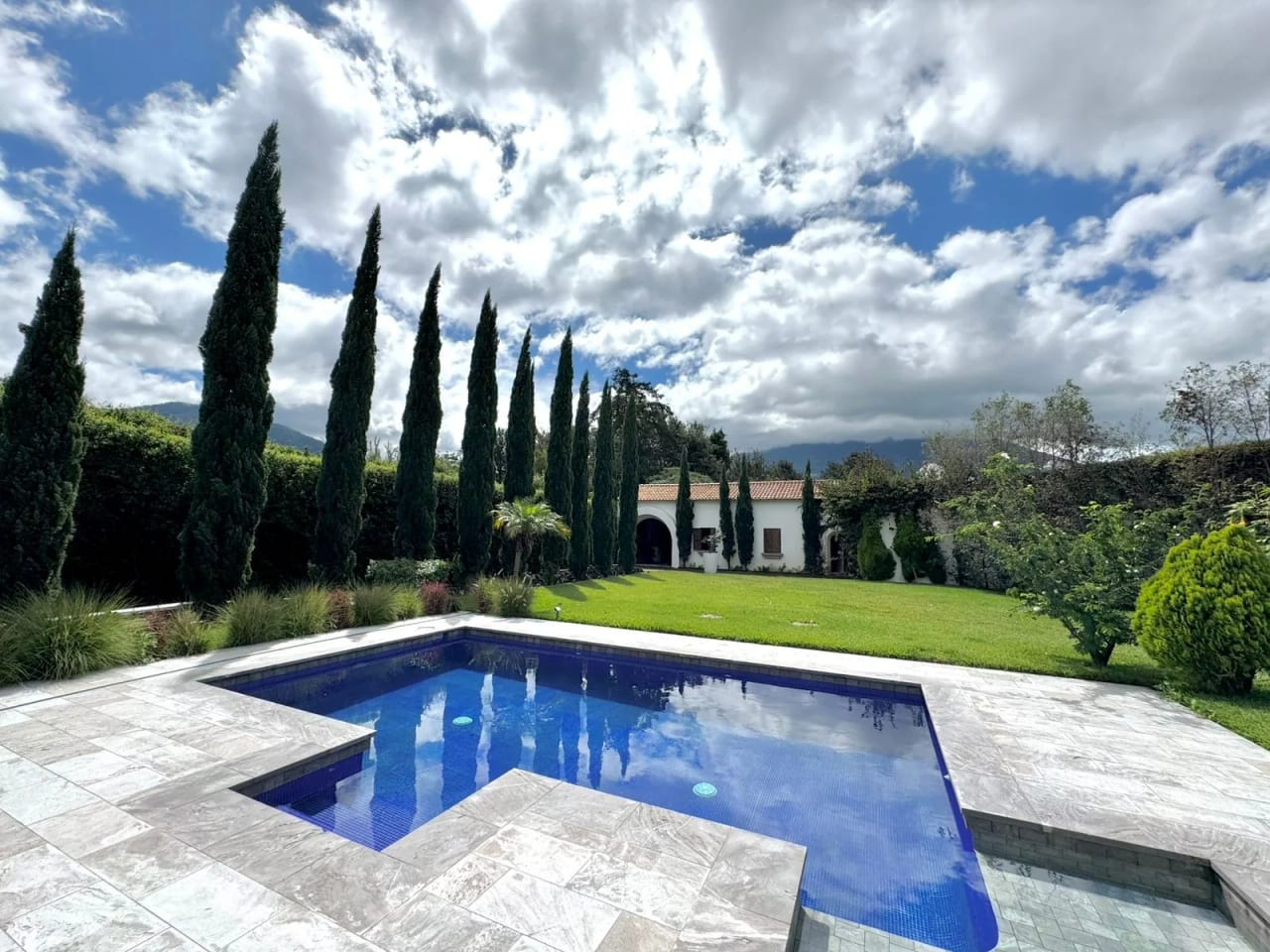 Venta de exclusiva casa en Panorama a 5 minutos de la Antigua — Casa en Venta en Antigua, Sacatepéquez — foto 14 de 17