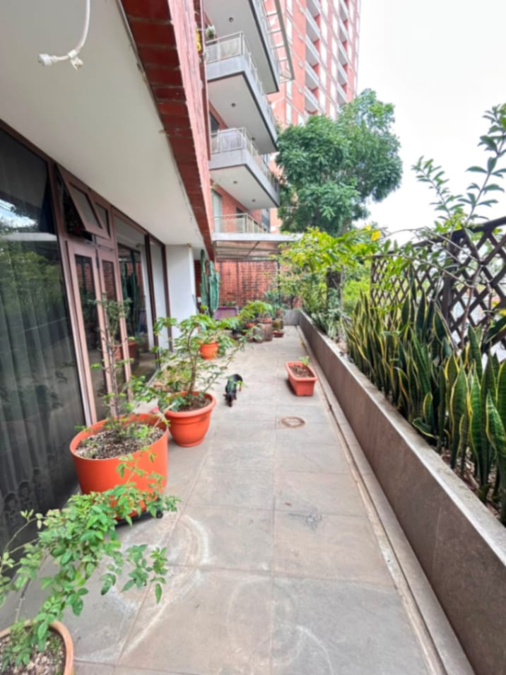 Amplio apartamento con balcón en nivel bajo — Apartamento en Venta en Zona 14, Guatemala, Ciudad — foto 3 de 5