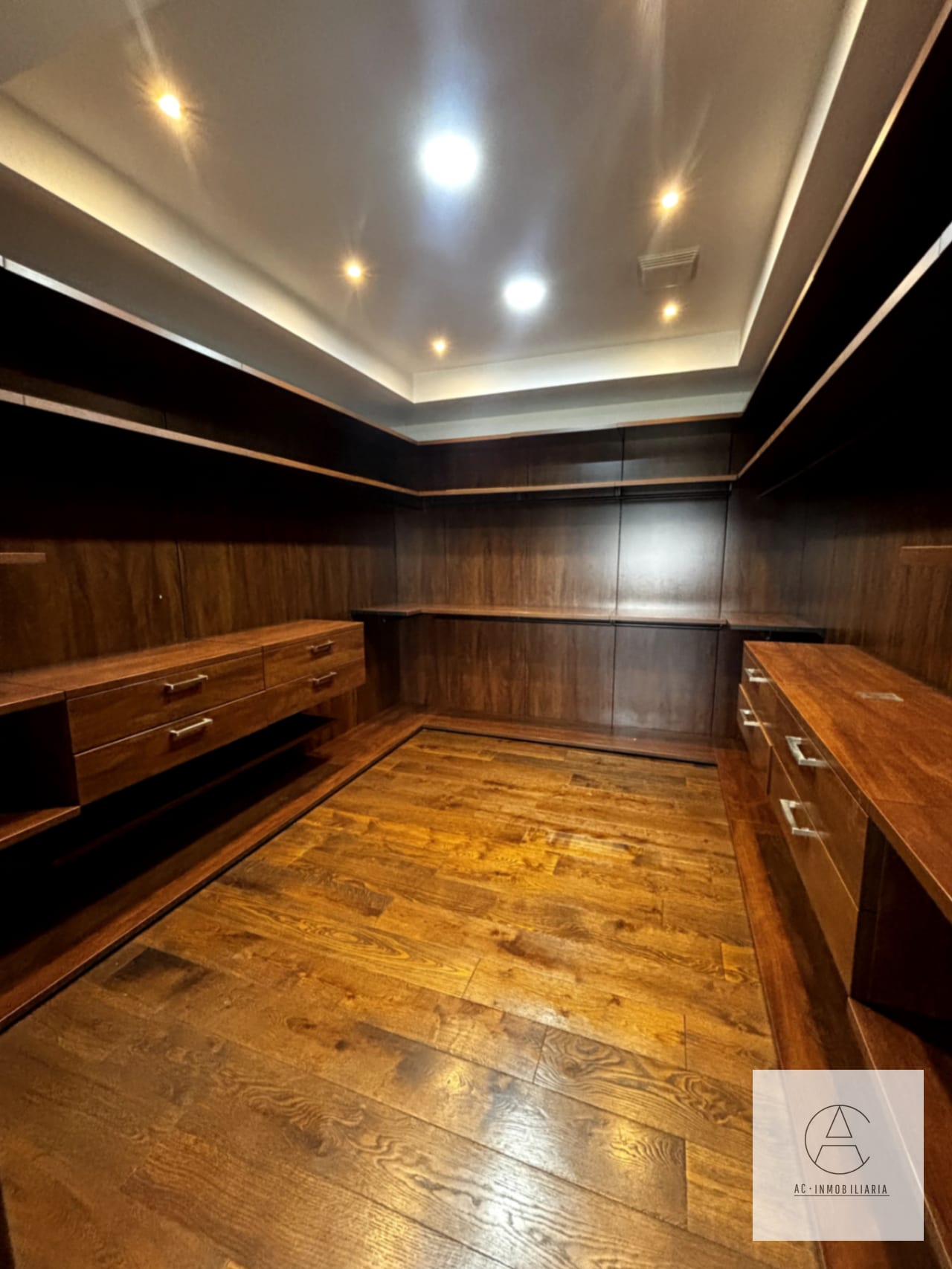 Apartamento en renta con espectacular vista. — Apartamento en Alquiler en Tiffany 5ta Avenida, Zona 14, Guatemala, Ciudad — foto 12 de 15