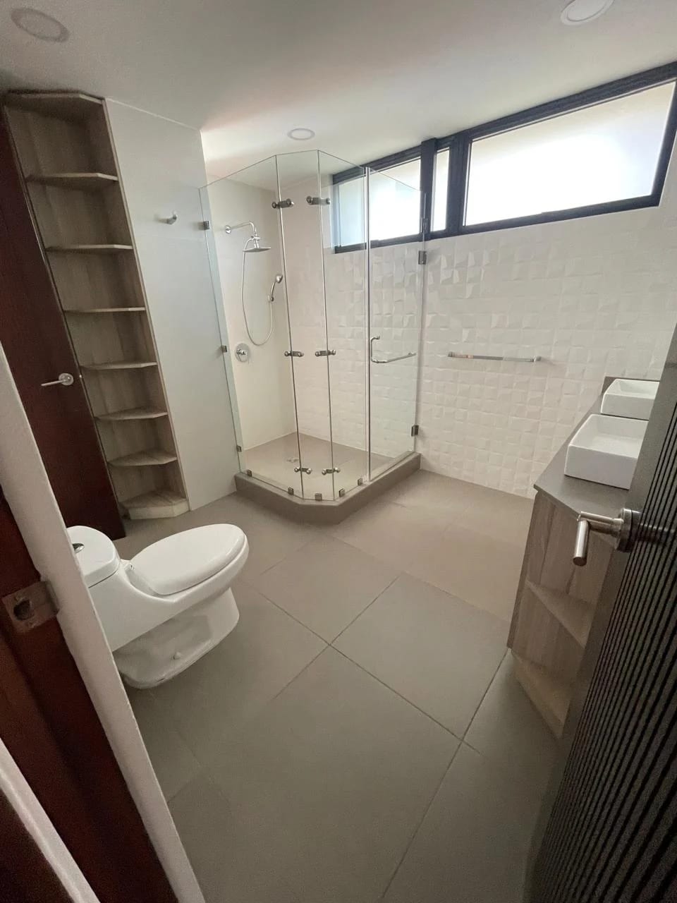 Venta de apartamento en Zona 14 Villa Fontana amplio y exclusivo con 400 Mt2. — Apartamento en Venta en Villa Fontana, Zona 14, Guatemala, Ciudad — foto 6 de 11