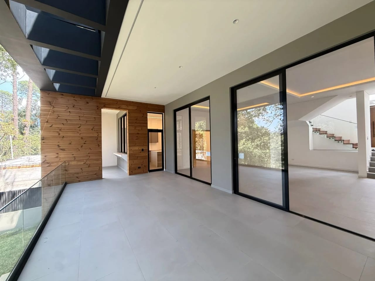 Vendo moderna y lujosa casa en Zona 16 — Casa en Venta en Zona 16, Guatemala, Ciudad — foto 3 de 17