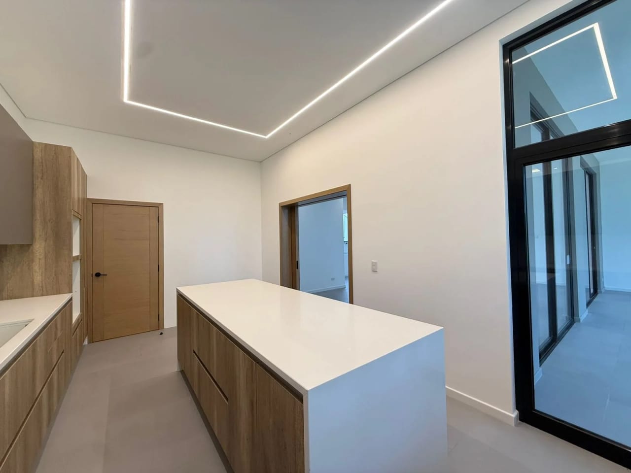 Vendo moderna y lujosa casa en Zona 16 — Casa en Venta en Zona 16, Guatemala, Ciudad — foto 9 de 17