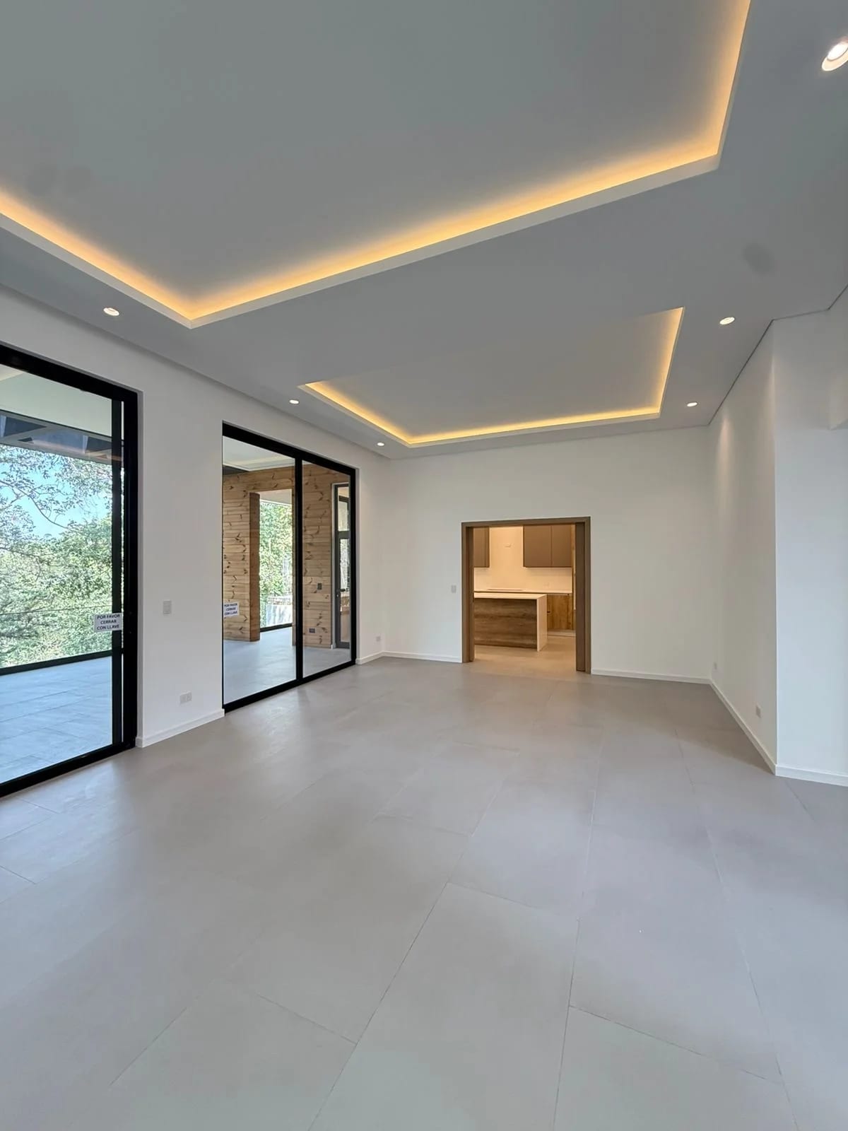 Vendo moderna y lujosa casa en Zona 16 — Casa en Venta en Zona 16, Guatemala, Ciudad — foto 6 de 17