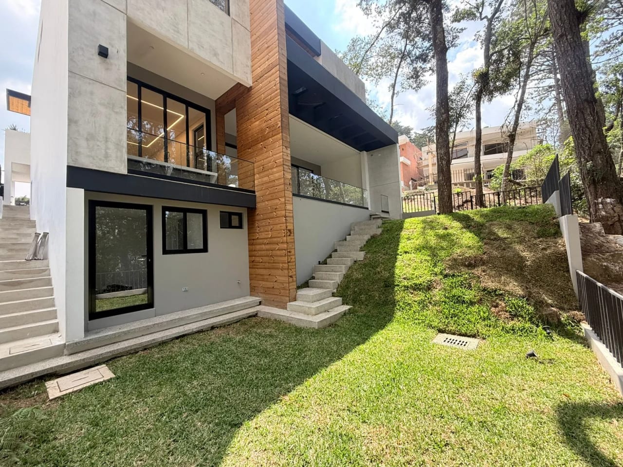 Vendo moderna y lujosa casa en Zona 16 — Casa en Venta en Zona 16, Guatemala, Ciudad — foto 5 de 17