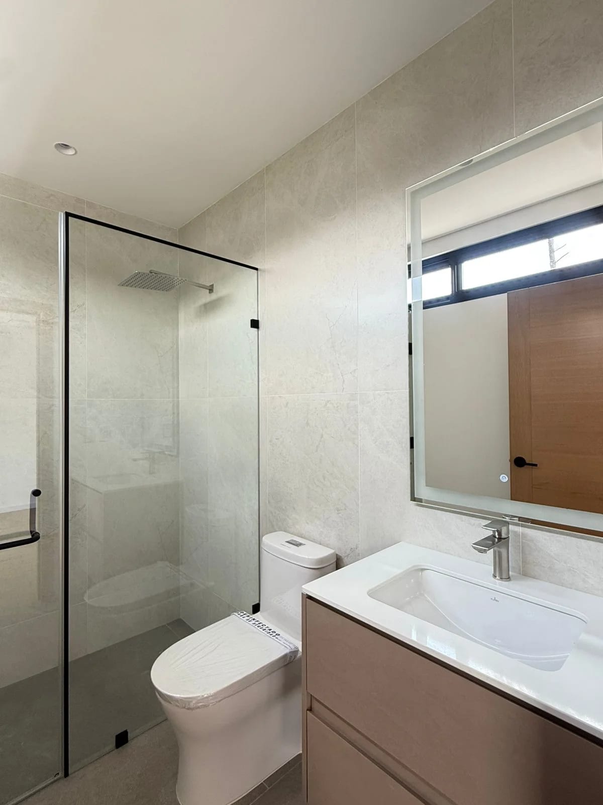 Vendo moderna y lujosa casa en Zona 16 — Casa en Venta en Zona 16, Guatemala, Ciudad — foto 11 de 17