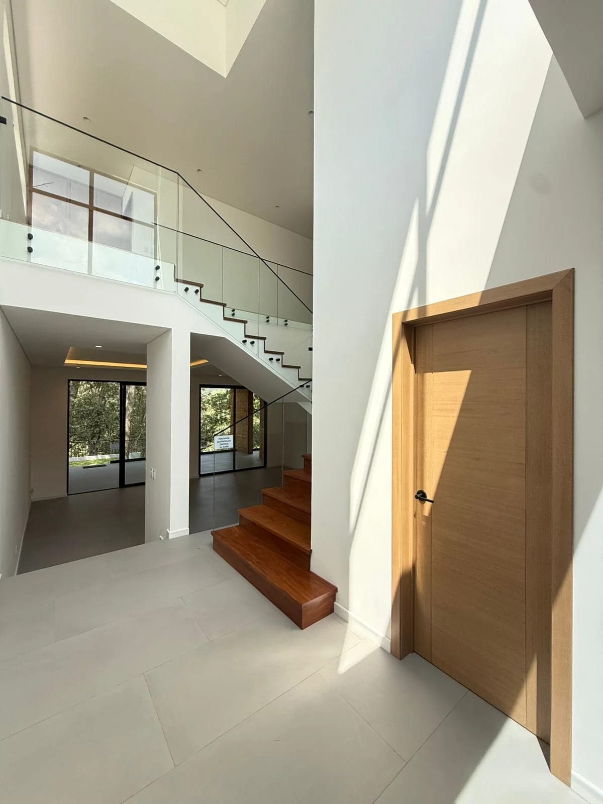 Vendo moderna y lujosa casa en Zona 16 — Casa en Venta en Zona 16, Guatemala, Ciudad — foto 8 de 17