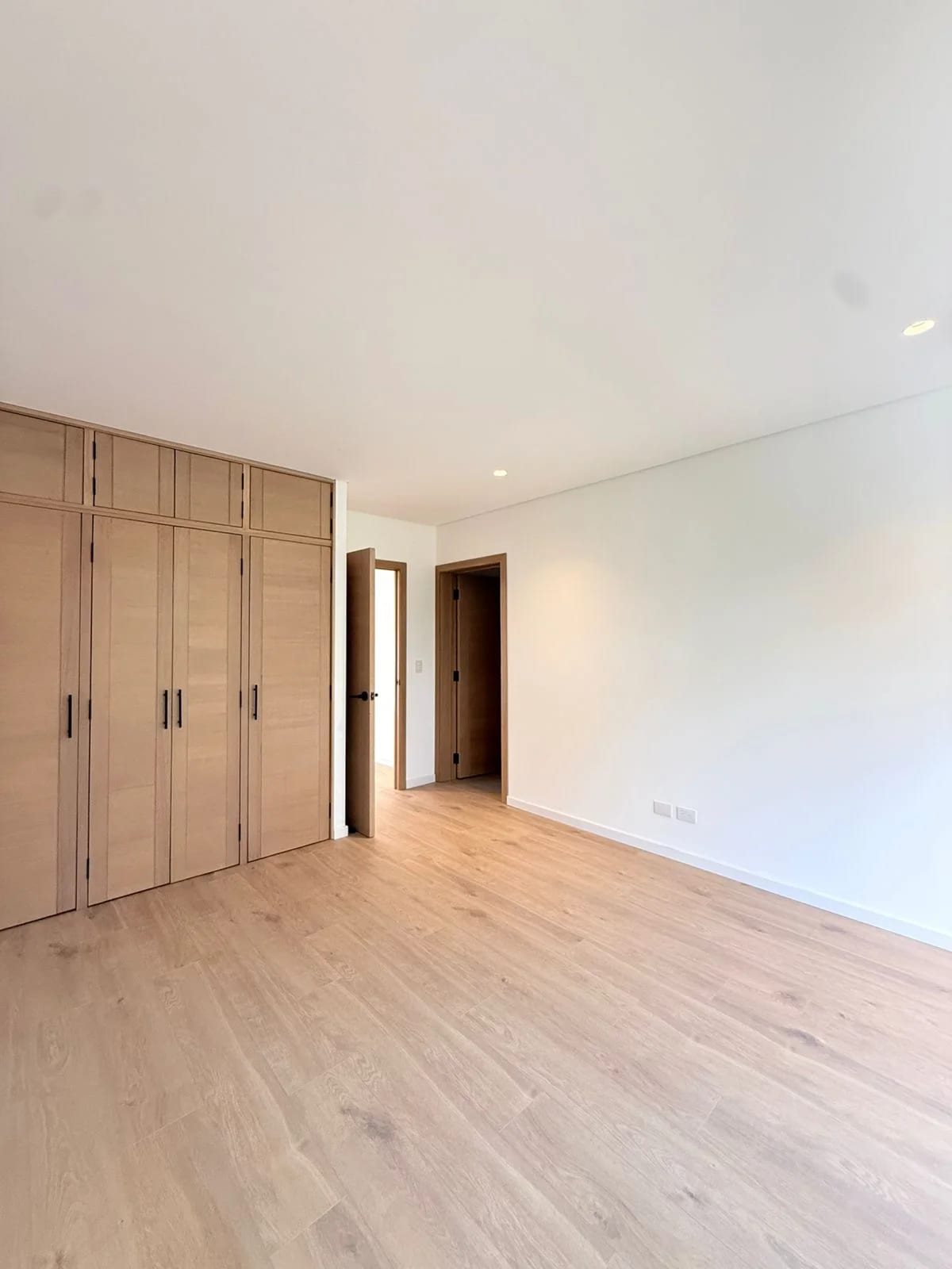 Vendo moderna y lujosa casa en Zona 16 — Casa en Venta en Zona 16, Guatemala, Ciudad — foto 15 de 17