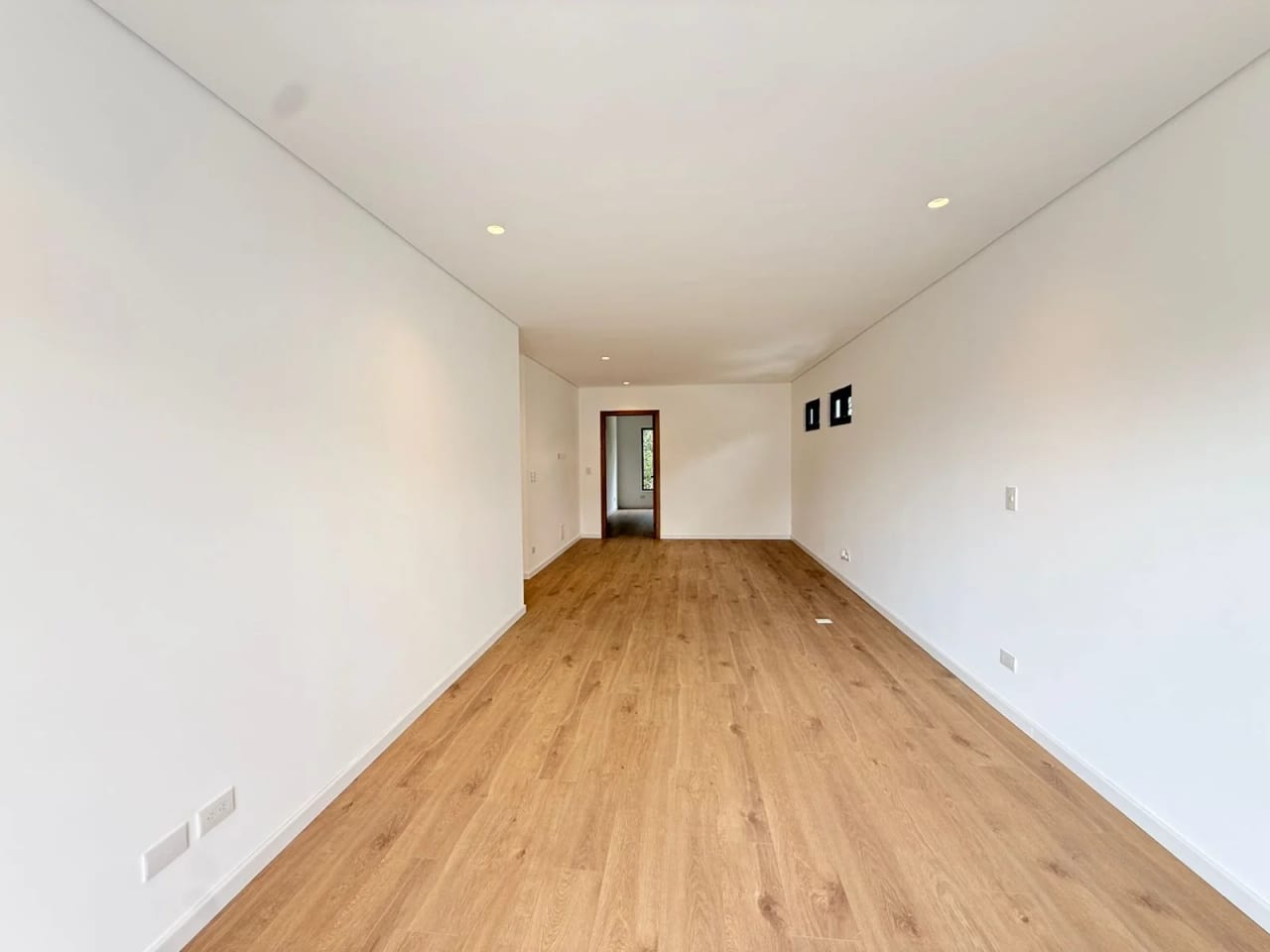 Vendo moderna y lujosa casa en Zona 16 — Casa en Venta en Zona 16, Guatemala, Ciudad — foto 12 de 17