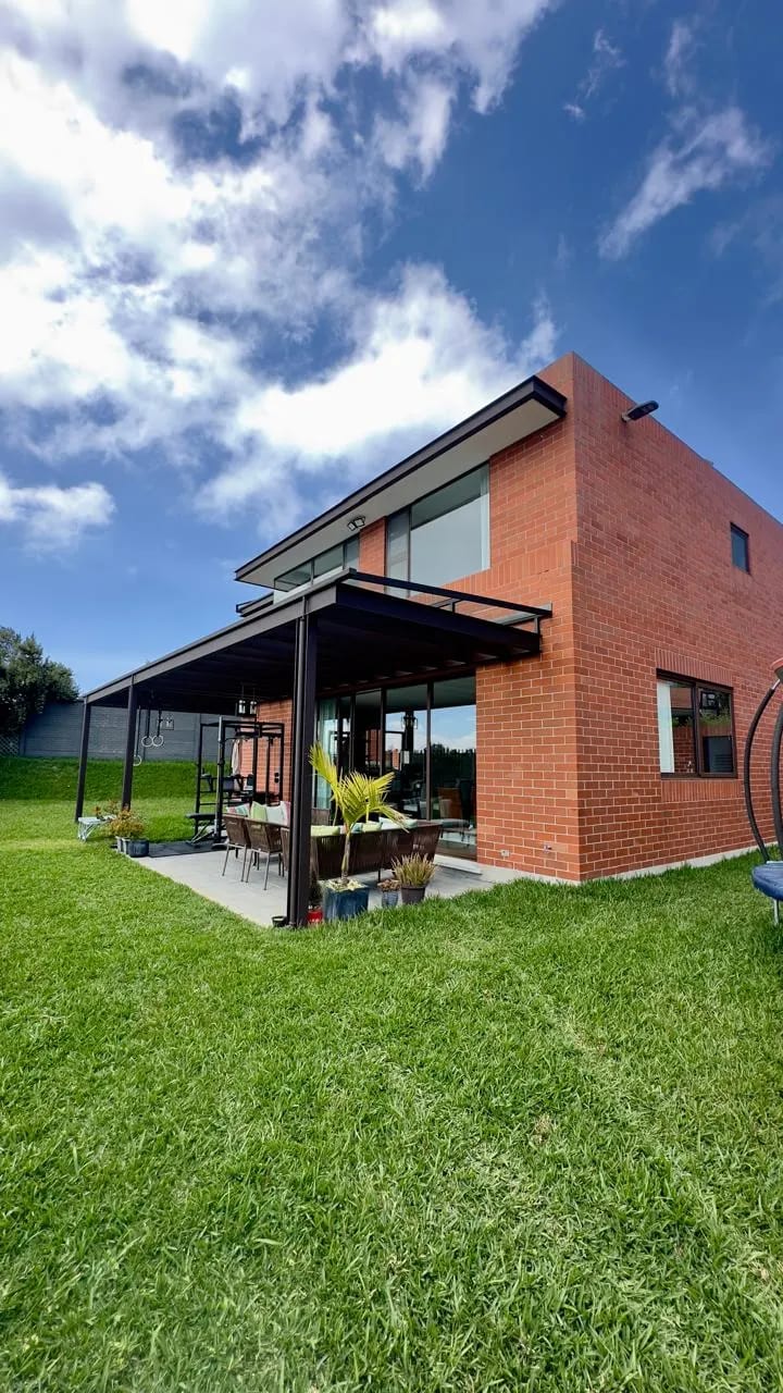 Vendo espectacular casa en Residencias Concepción Kms 15.5 CAES — Casa en Venta en km 11-15, Carretera a El Salvador, Guatemala, Ciudad — foto 2 de 14