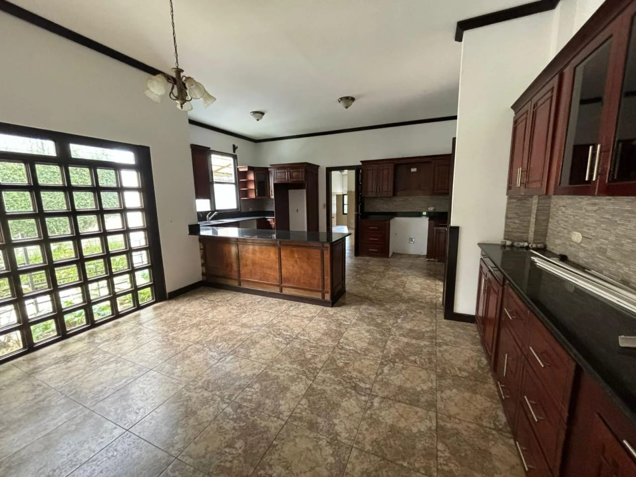 CASA EN VENTA DE 1 NIVEL / Condominio Carretera al Salvador — Casa en Venta en Carretera a El Salvador, Guatemala, Ciudad — foto 2 de 2