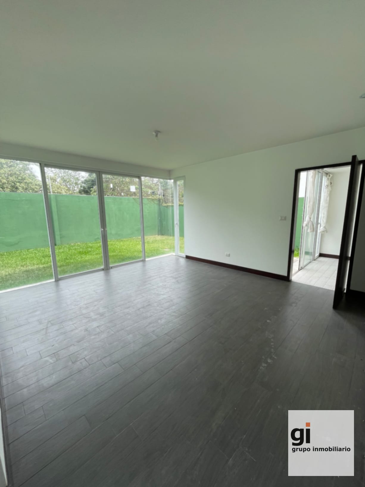 Hermosa casa en venta Zona 16.4 dormitorios cada uno con su baño — Casa en Venta en Zona 16, Guatemala, Ciudad — foto 6 de 7