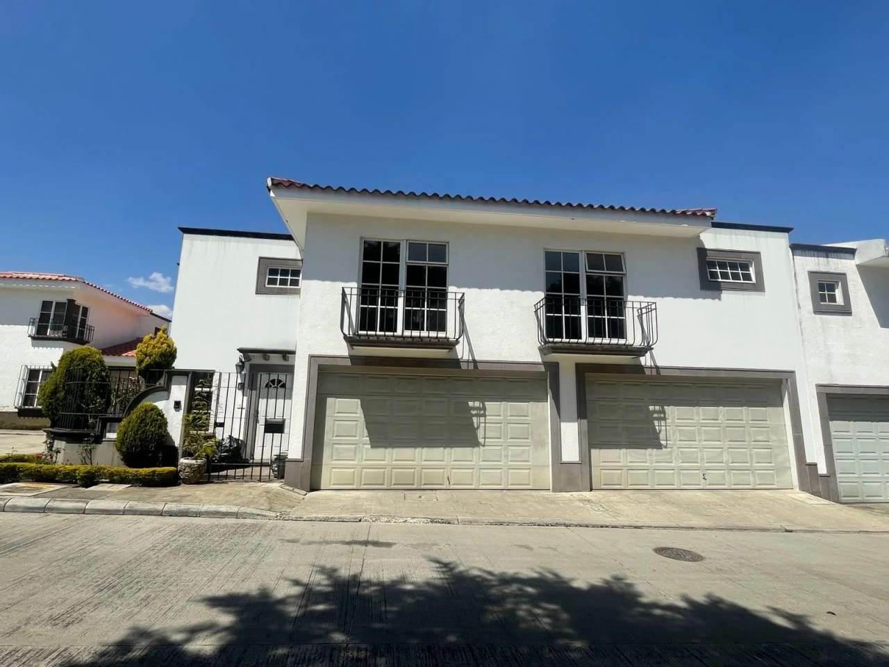 Casa amplia en Bosques de San Nicolás, Zona 4 de Mixco — Casa en Venta en Bosques de San Nicolás, Zona 4 Mixco, Guatemala, Ciudad — foto 1 de 17