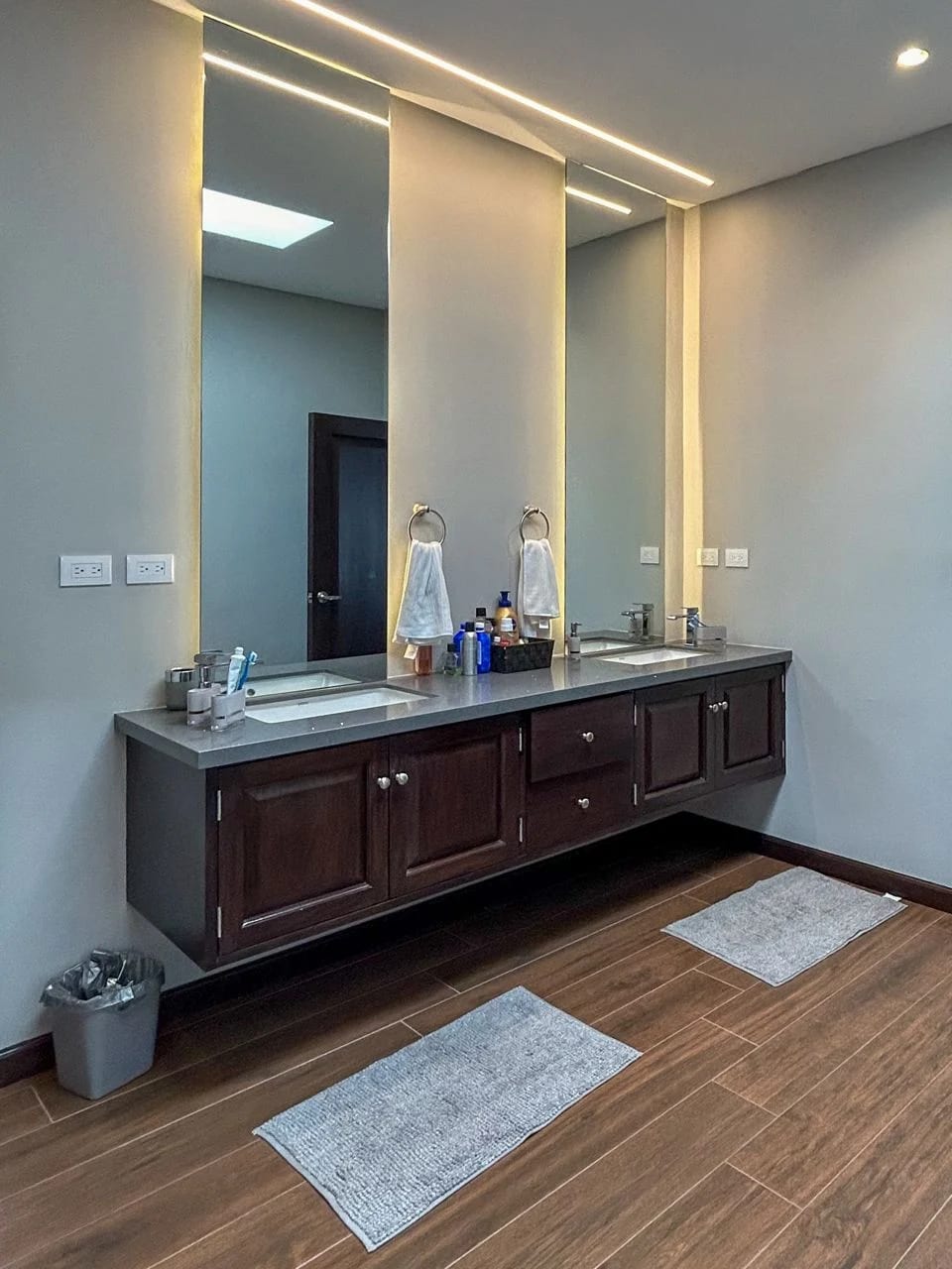 Espectacular casa en venta, Santa Rosalía, acceso por CES y zona 16 — Casa en Venta en Santa Rosalia La Laguna, Carretera a El Salvador, Guatemala, Ciudad — foto 10 de 17