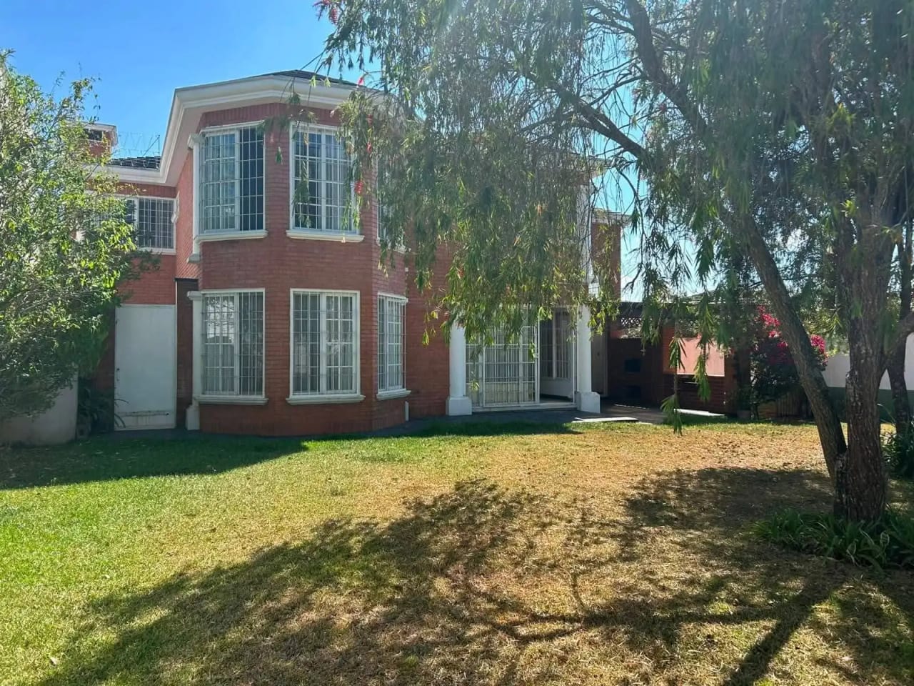 Amplia e iluminada casa en venta y renta, La Montaña zona 16 — Casa en Venta en La Montaña, Zona 16, Guatemala, Ciudad — foto 9 de 9