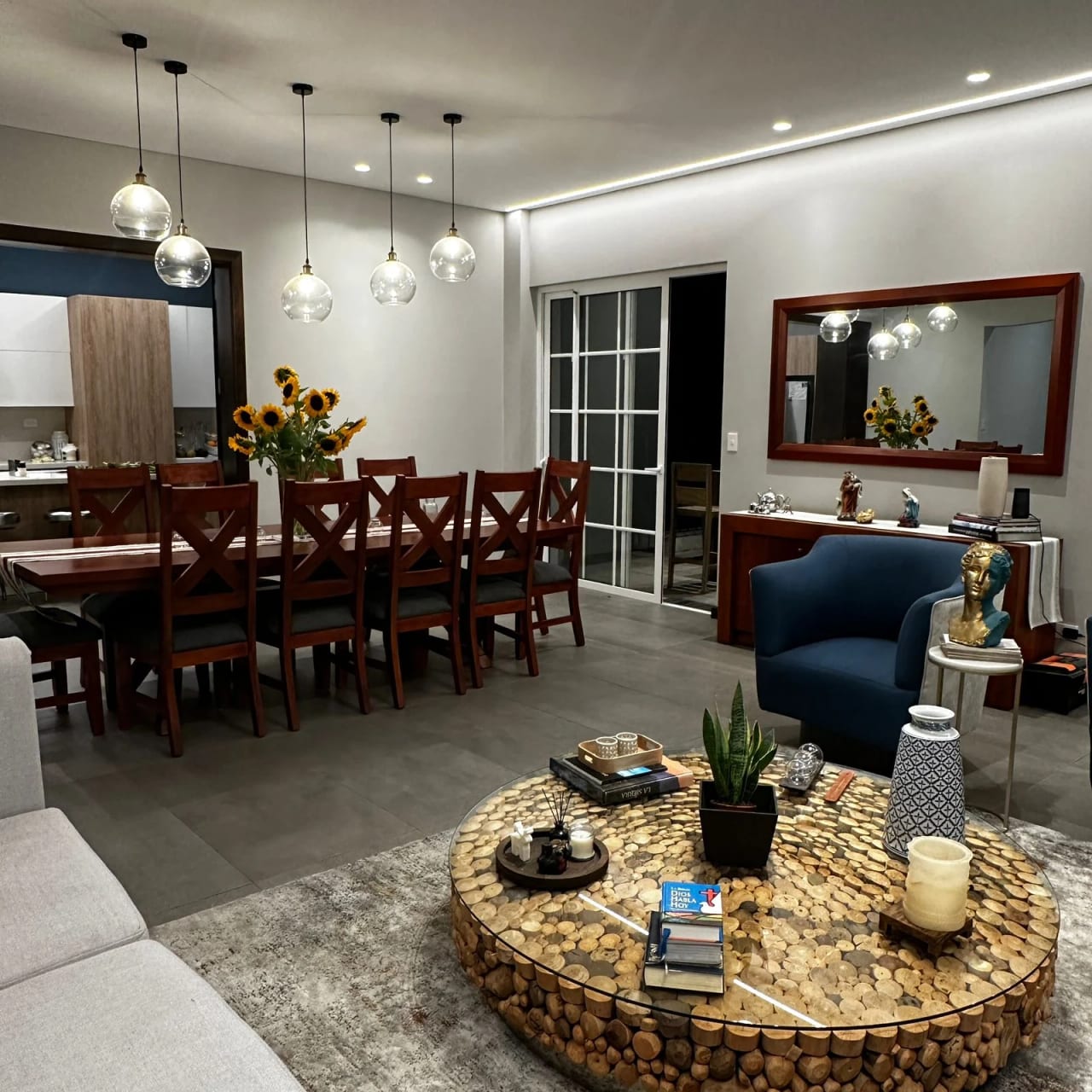 Espectacular casa en venta, Santa Rosalía, fácil acceso por CES y zona 16 — Casa en Venta en Santa Rosalia La Laguna, Carretera a El Salvador, Guatemala, Ciudad — foto 2 de 13