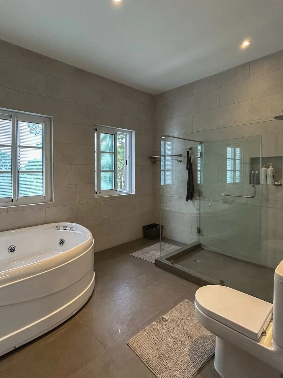 Espectacular casa en venta, Santa Rosalía, fácil acceso por CES y zona 16 — Casa en Venta en Santa Rosalia La Laguna, Carretera a El Salvador, Guatemala, Ciudad — foto 6 de 13