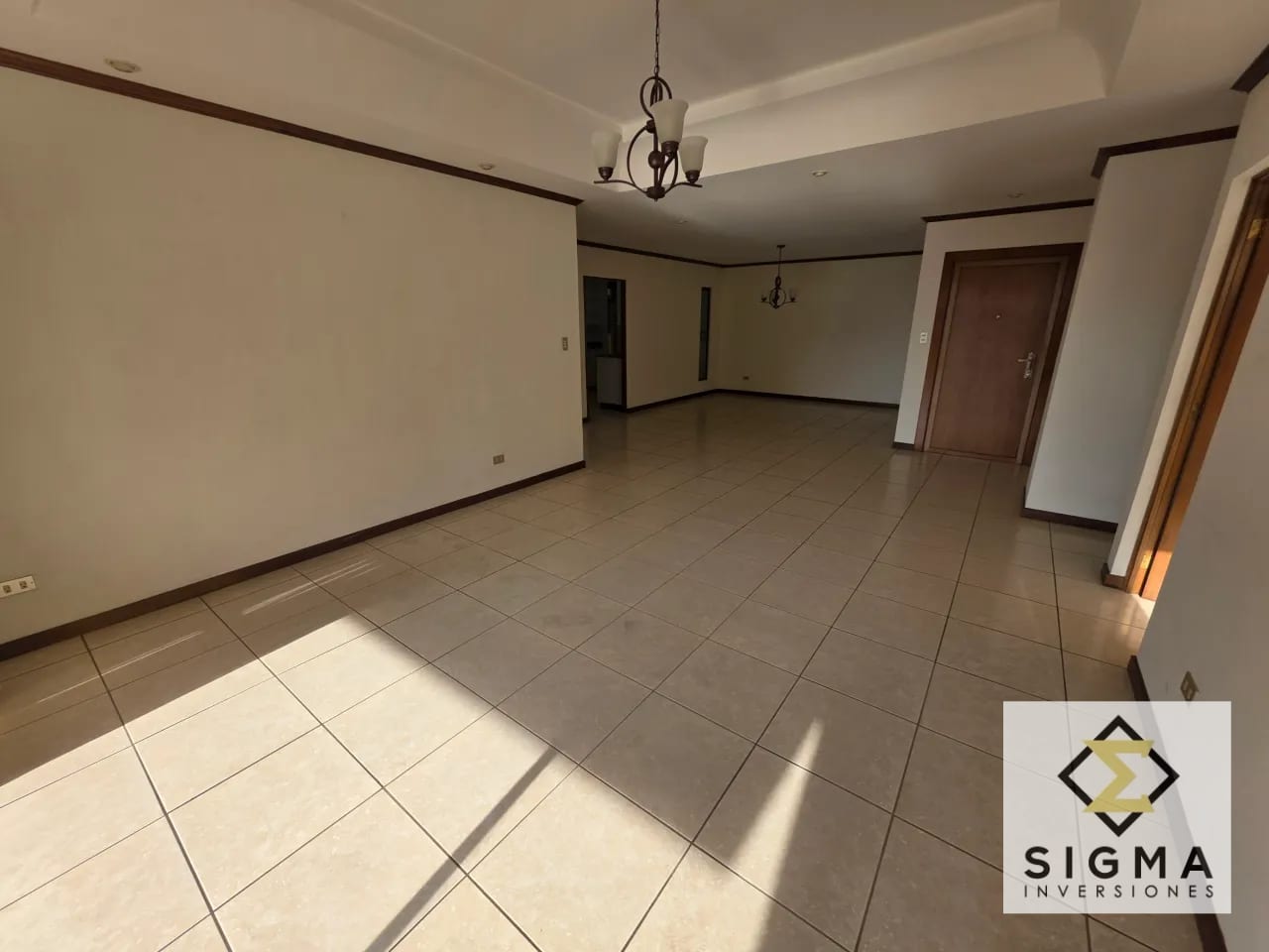 EN VENTA: Amplio apartamento en zona 10, Cerca de la Estación — Apartamento en Venta en Zona 10, Guatemala, Ciudad — foto 1 de 17