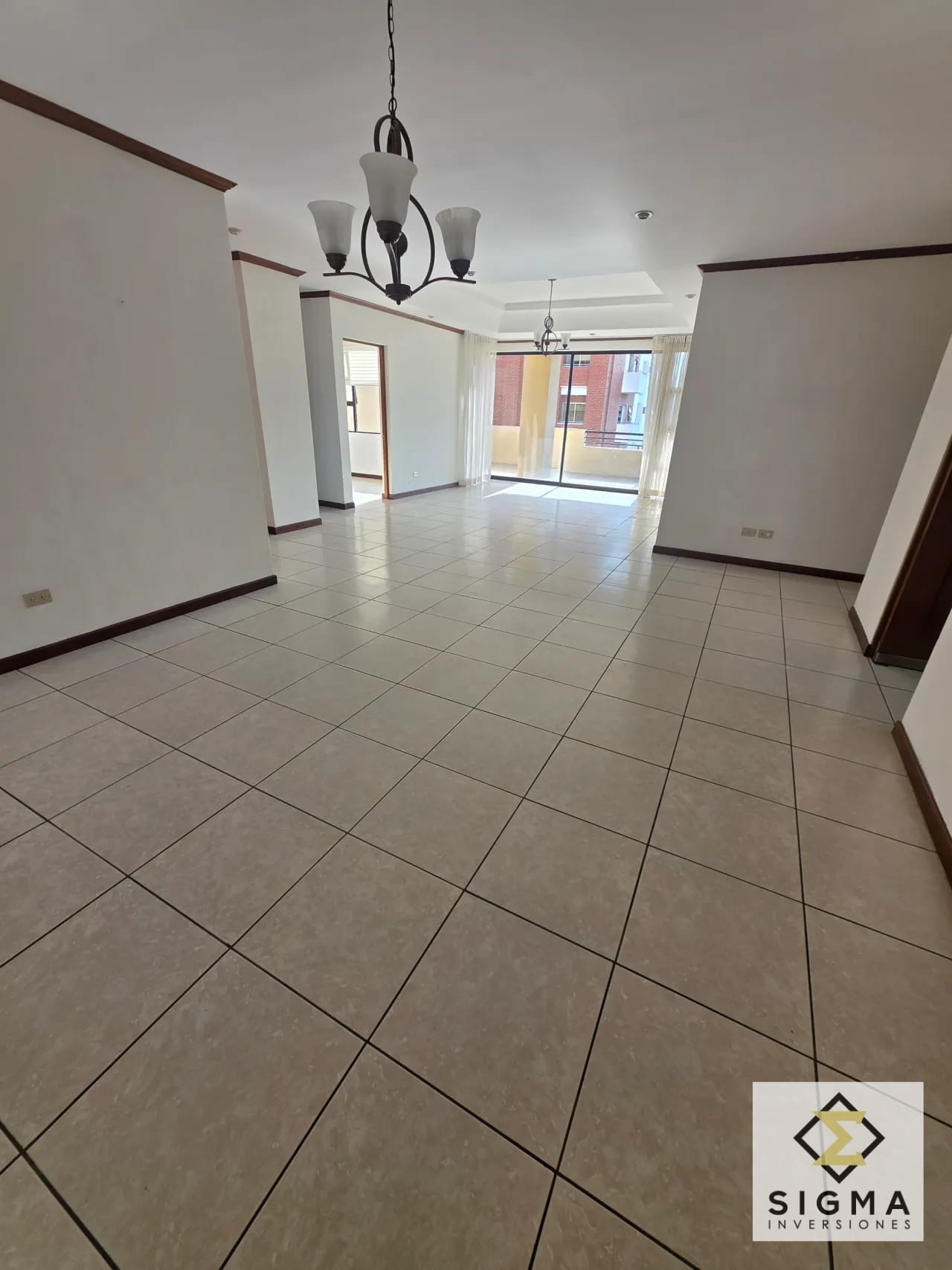 EN VENTA: Amplio apartamento en zona 10, Cerca de la Estación — Apartamento en Venta en Zona 10, Guatemala, Ciudad — foto 3 de 17