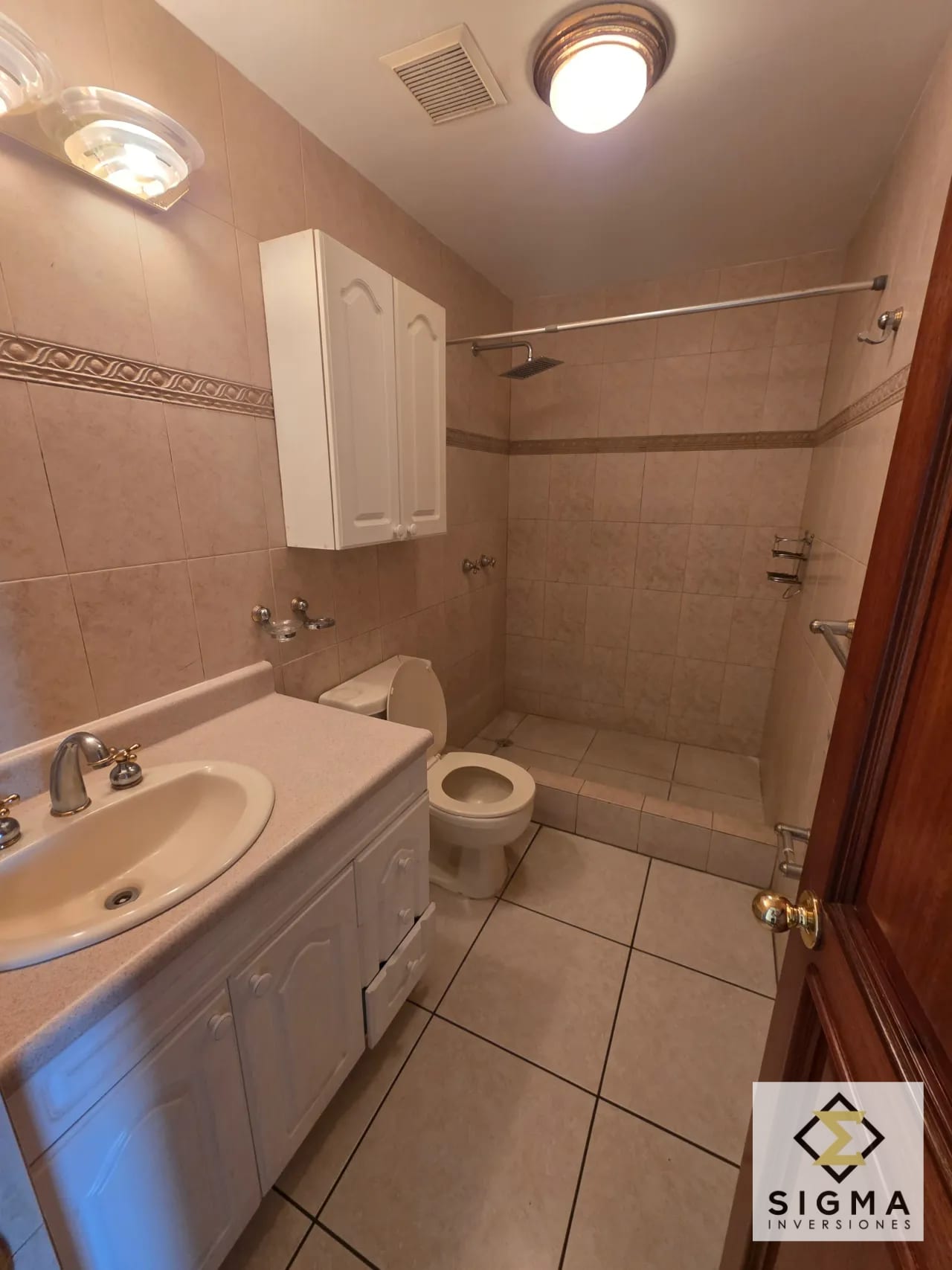 EN VENTA: Amplio apartamento en zona 10, Cerca de la Estación — Apartamento en Venta en Zona 10, Guatemala, Ciudad — foto 8 de 17