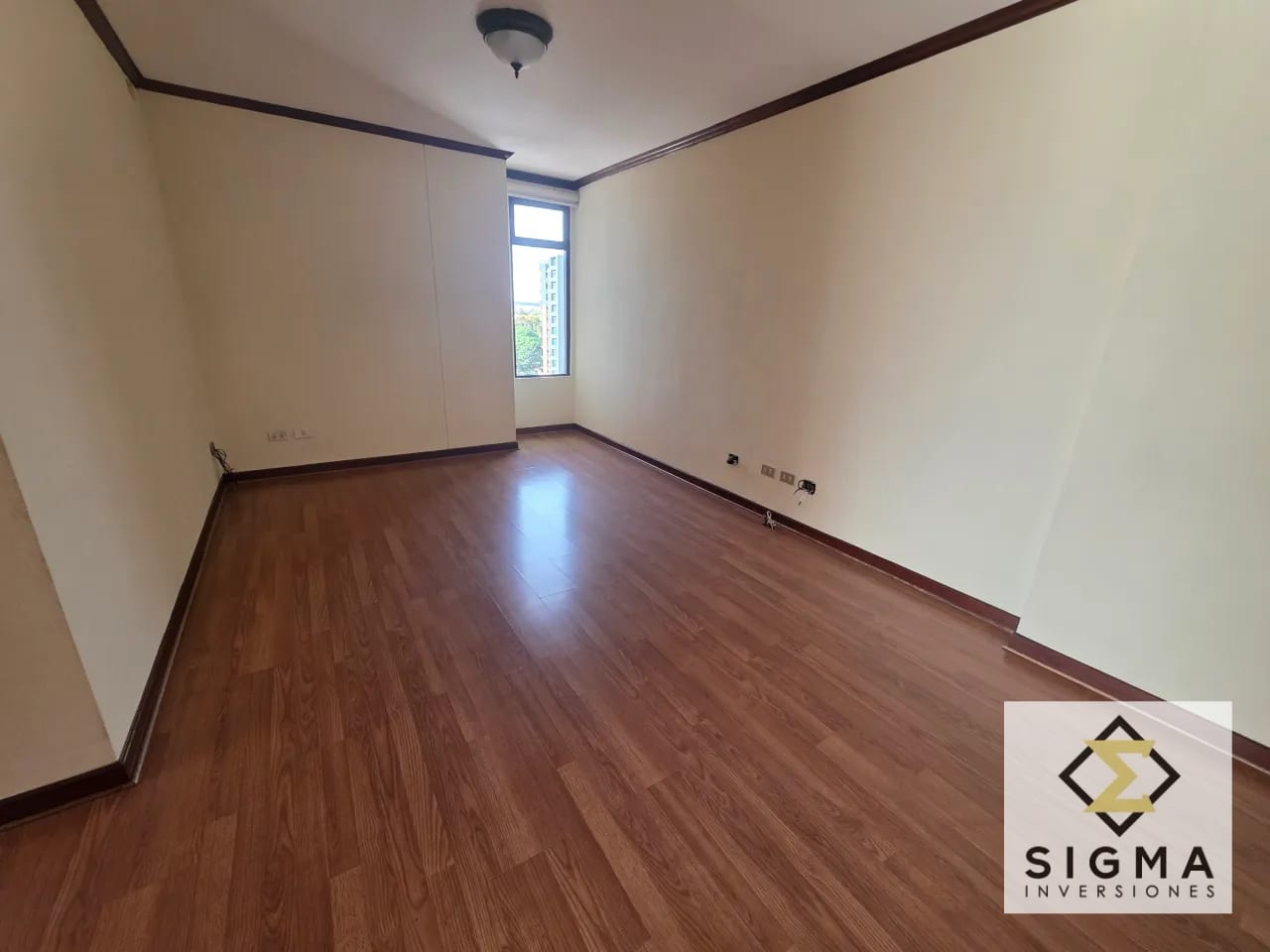 EN VENTA: Amplio apartamento en zona 10, Cerca de la Estación — Apartamento en Venta en Zona 10, Guatemala, Ciudad — foto 9 de 17