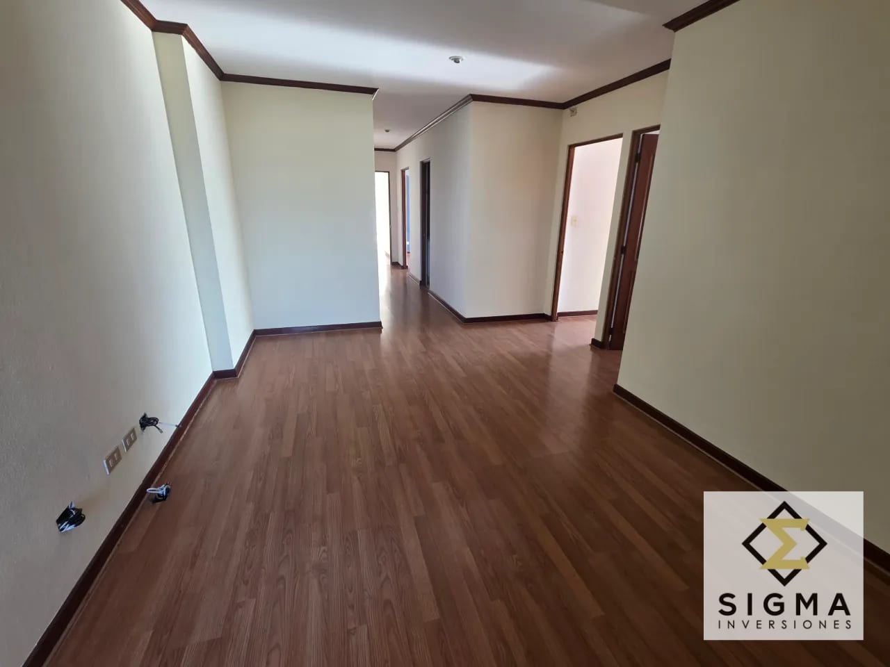 EN VENTA: Amplio apartamento en zona 10, Cerca de la Estación — Apartamento en Venta en Zona 10, Guatemala, Ciudad — foto 15 de 17