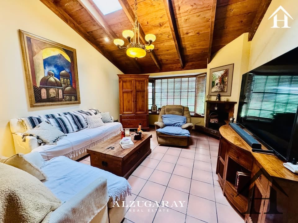 Casa con Pérgola y Jardín Residenciales La Cruz — Casa en Venta en Santa Catarina Pinula, Guatemala, Ciudad — foto 4 de 10