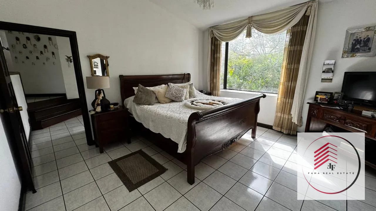 Zona 8 de Mixco San Cristobal Amplia Casa con Extenso Jardin en Venta — Casa en Venta en Zona 8 Mixco, Guatemala, Ciudad — foto 4 de 10