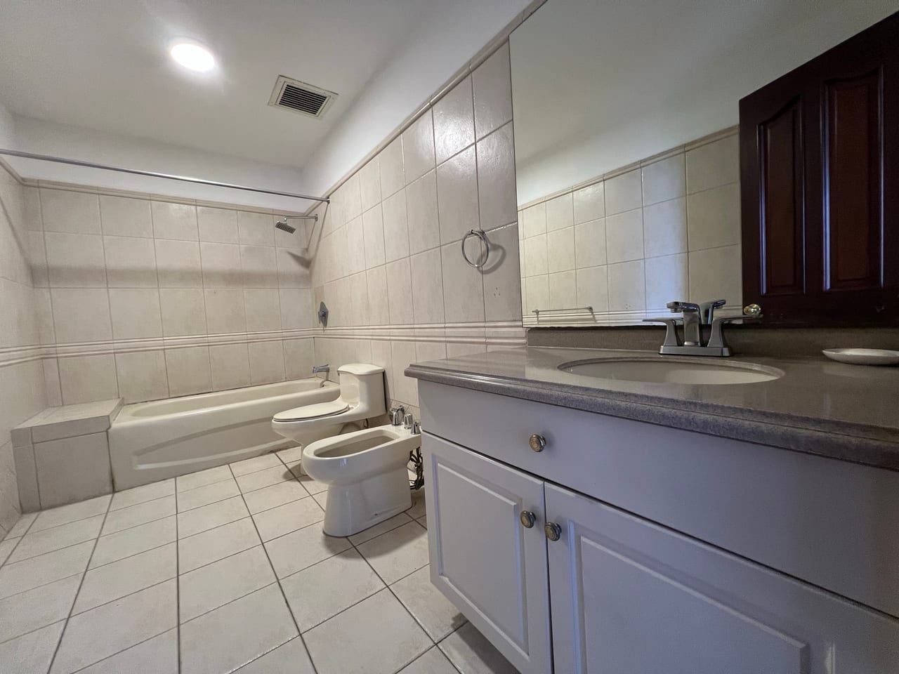 Alquiler amplio apartamento 3 Dormitorios | Villa Mayor zona 14 — Apartamento en Alquiler en Villa Mayor, Zona 14, Guatemala, Ciudad — foto 15 de 15