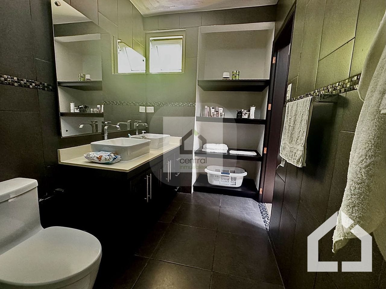 Casa en venta Colonia Sta, Rosalía, Condominio La Laguna — Casa en Venta en Santa Catarina Pinula, Guatemala, Ciudad — foto 14 de 17