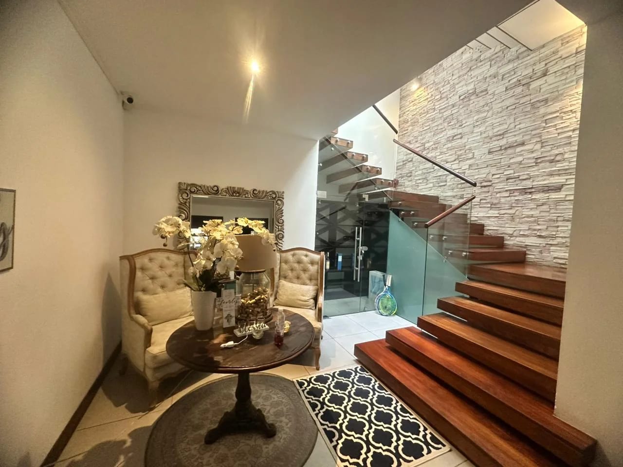 Espectacular casa en Residencias Concepción - — Casa en Venta en Pradera Concepción, Carretera a El Salvador, Guatemala, Ciudad — foto 1 de 6