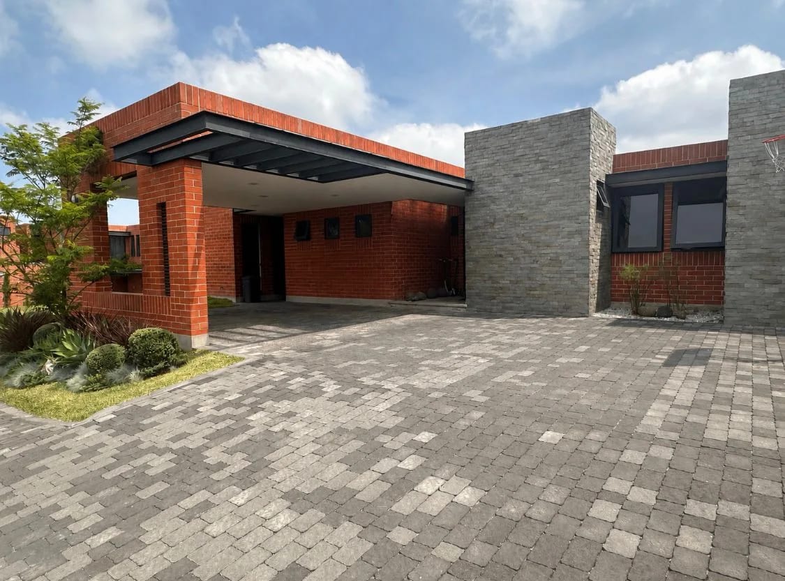 Espectacular resdiencia de un nivel en Residencias Concepcíon — Casa en Venta en Pradera Concepción, Carretera a El Salvador, Guatemala, Ciudad — foto 1 de 3