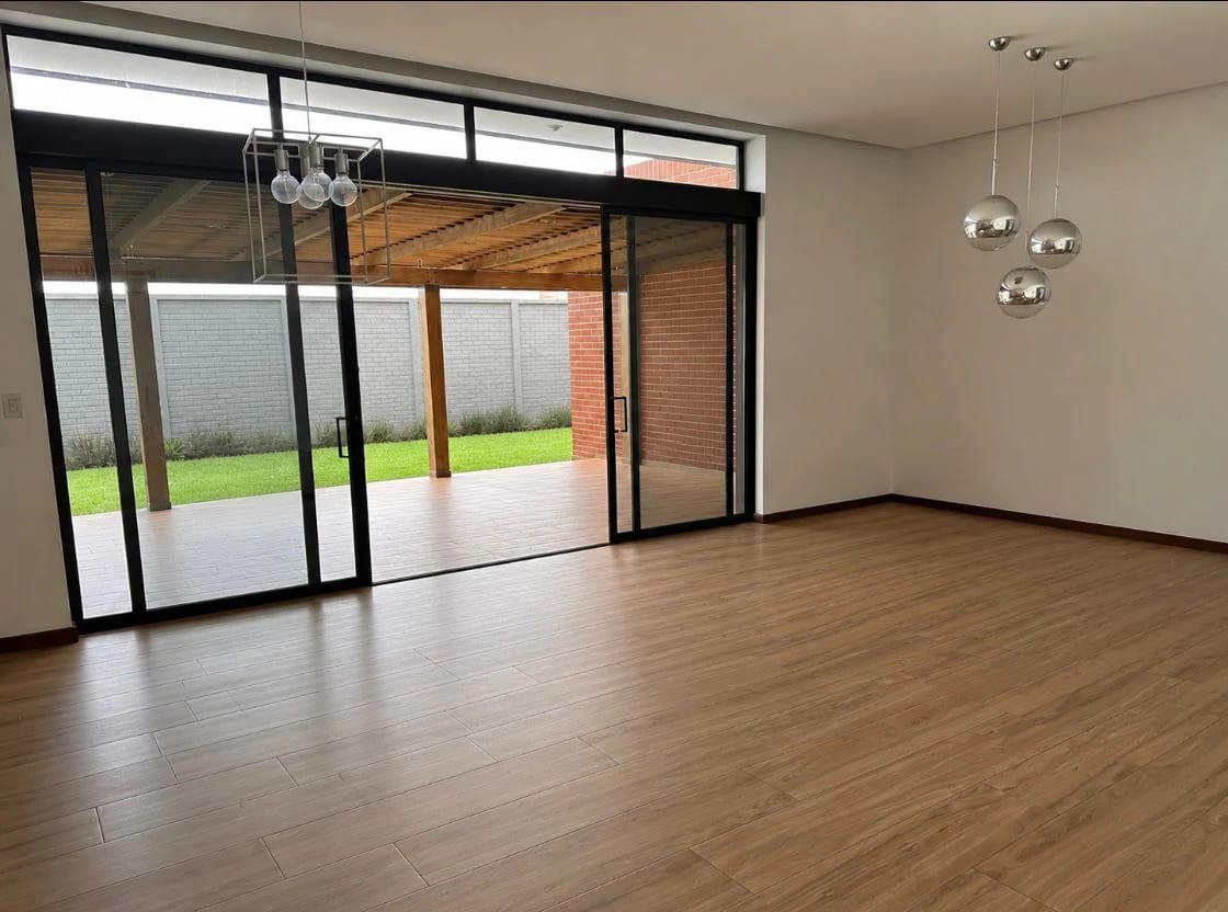 Espectacular resdiencia de un nivel en Residencias Concepcíon — Casa en Venta en Pradera Concepción, Carretera a El Salvador, Guatemala, Ciudad — foto 2 de 3