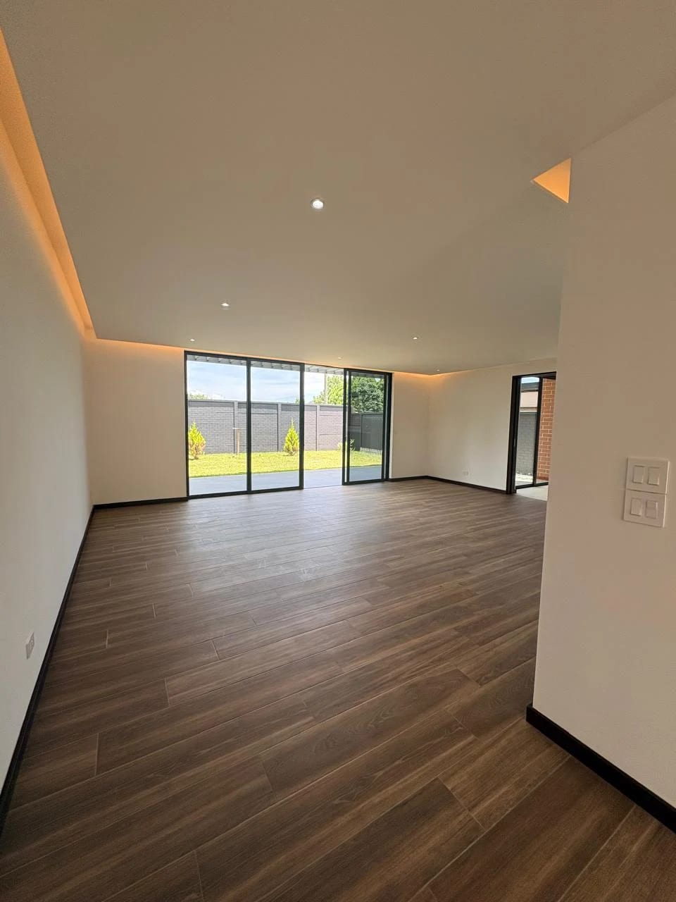 Hermosa residencia en Residencias Concepción — Casa en Alquiler en Pradera Concepción, Carretera a El Salvador, Guatemala, Ciudad — foto 5 de 16