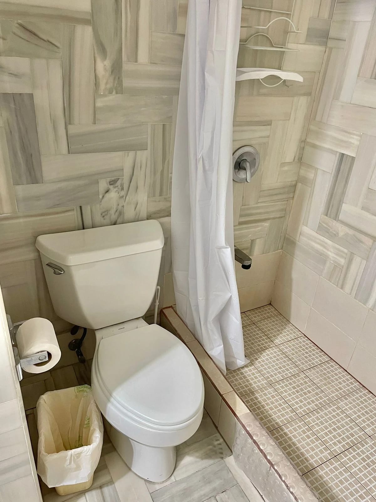 Apartamento en Andes de la Montaña Zona 16 — Apartamento en Alquiler en Zona 16, Guatemala, Ciudad — foto 3 de 10