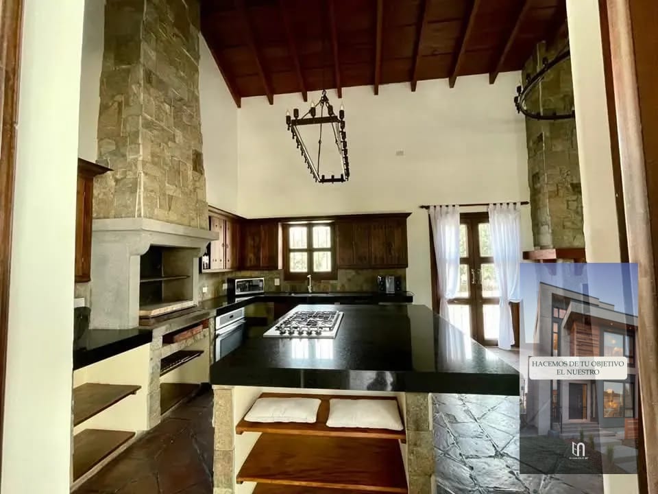 Casa de Lujo en Venta en Hacienda del Comendador | Antigua Guatemala | 451 m² | US$795,000 — Casa en Venta en Ciudad Vieja, Sacatepéquez — foto 3 de 15