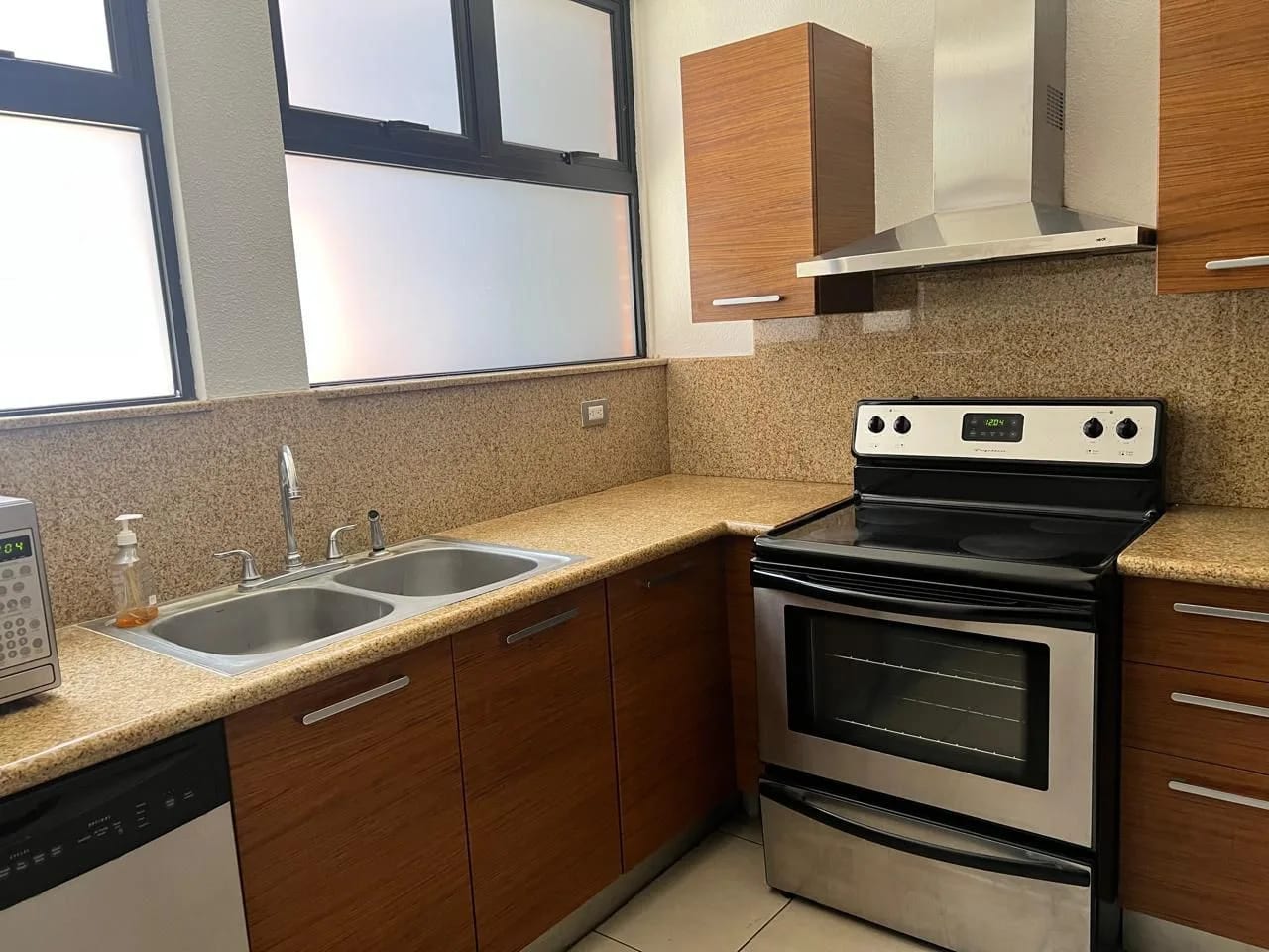 Townhouse en venta, Edificio Dalí, zona 14 — Apartamento en Venta en Dalí, Zona 14, Guatemala, Ciudad — foto 3 de 8