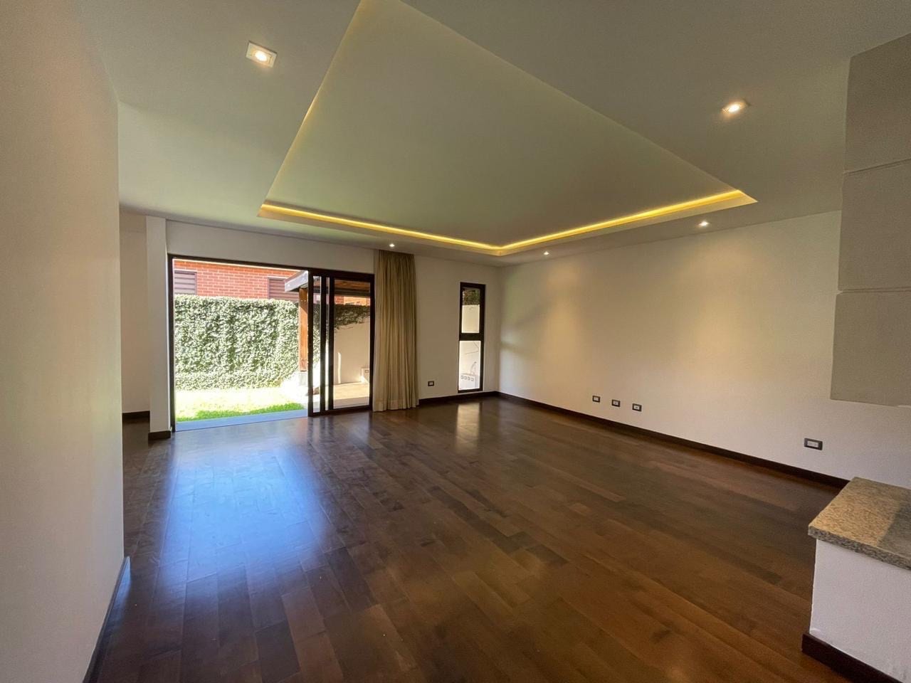 Casa en venta | Atarja Bellas luces | 3 habitaciones | jardín | Acceso por La Brecha — Casa en Venta en Bellas Luces, Santa Catarina Pinula, Guatemala, Ciudad — foto 3 de 16